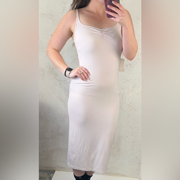 Aritzia Dresses & Skirts - Aritzia Wilfred Bodycon Tank Midi Dress Light Lavender Size Medium NEW
